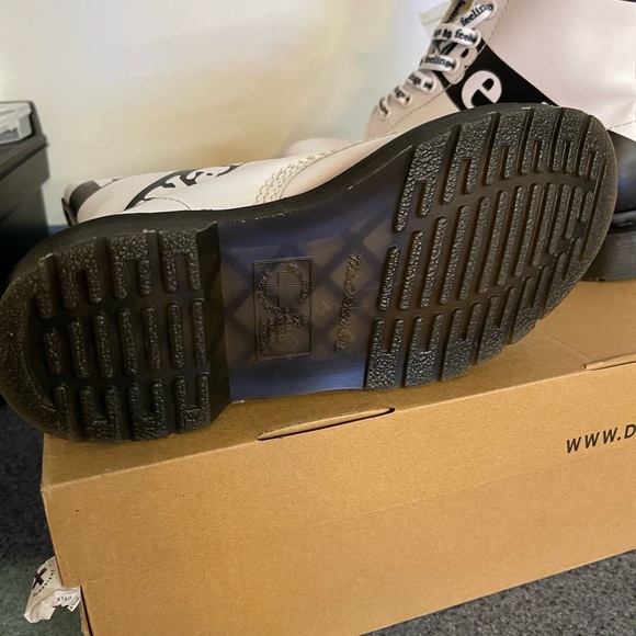 DR MARTENS X THE SEX PISTOLS WOMENS 1490 BOOTS - Picture 5 of 13